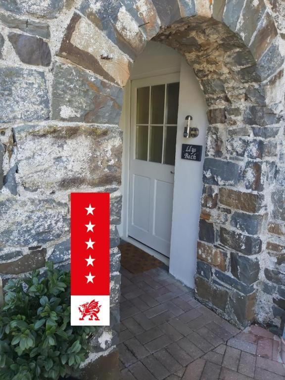 Llys Bach Apartment At Llys Aeron Aberaeron Eksteriør bilde