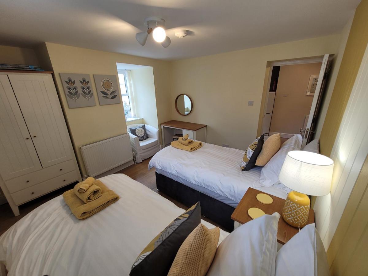 Llys Bach Apartment At Llys Aeron Aberaeron Eksteriør bilde